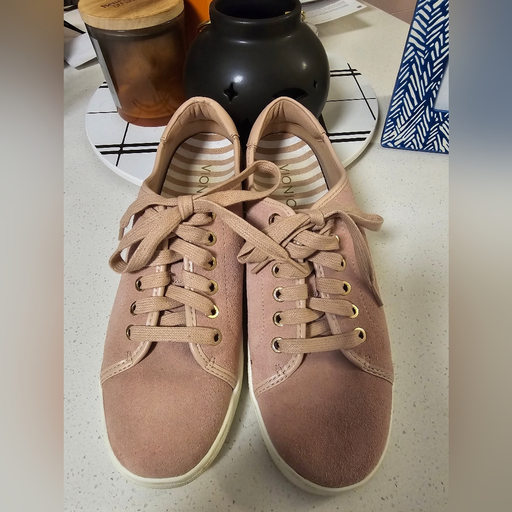 Vionic Dusky Pink Suede Sneaker